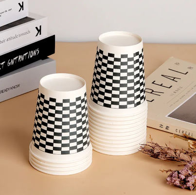 Une tasse en papier double PE recouverte à usage unique de 300 ml pour les boissons froides